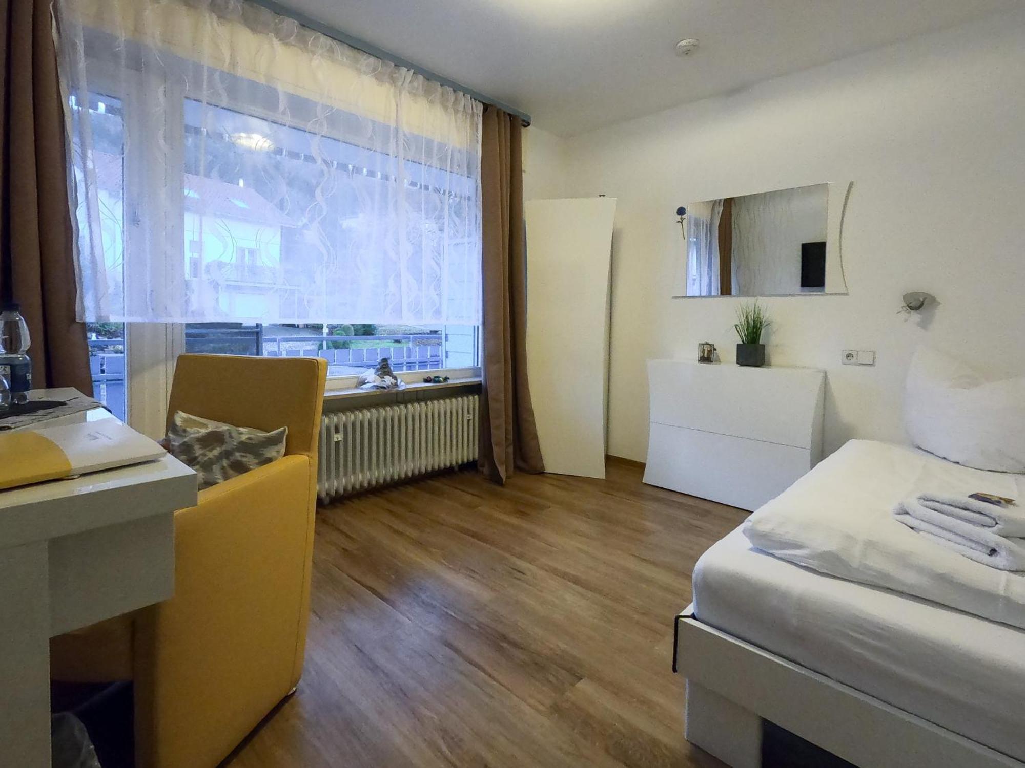 Hotel Sonnenhof Garni Bad Herrenalb Exterior foto